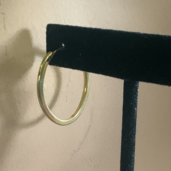 GOLDTONE OVAL KNOFE EDGE HOOPS - Picture 4 of 8